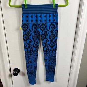 Nux black and blue patterned athletic yoga leggings.  One Size
